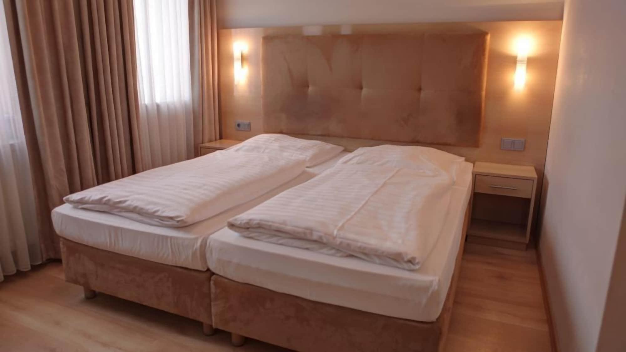Hotel Am Kurfuerstenplatz - Messe Франкфурт-на-Майне Экстерьер фото