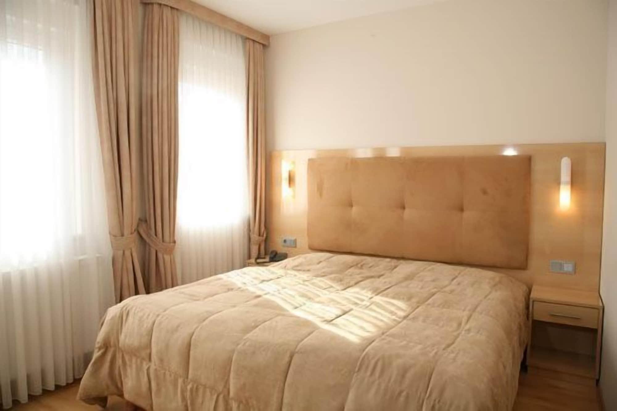 Hotel Am Kurfuerstenplatz - Messe Франкфурт-на-Майне Экстерьер фото