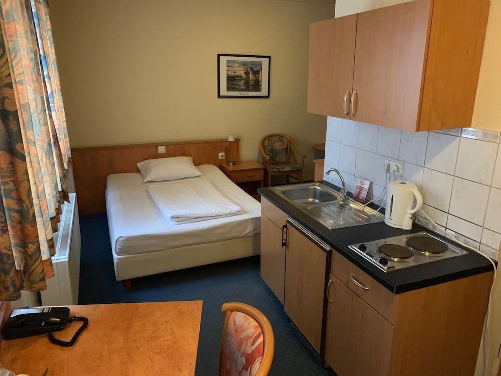 Hotel Am Kurfuerstenplatz - Messe Франкфурт-на-Майне Экстерьер фото