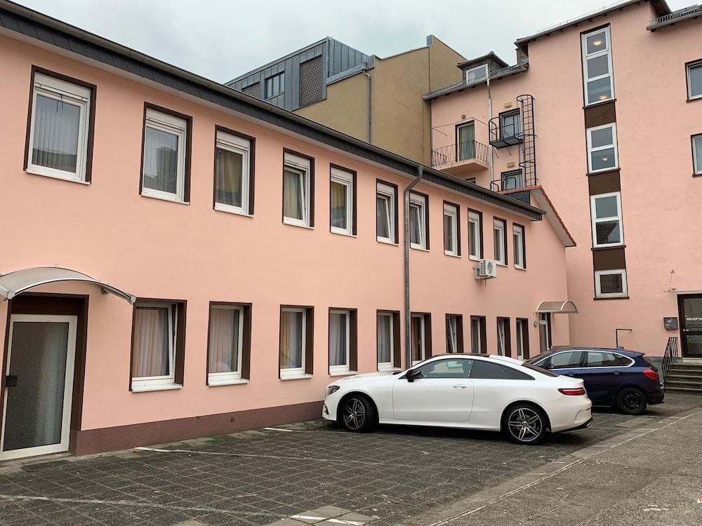 Hotel Am Kurfuerstenplatz - Messe Франкфурт-на-Майне Экстерьер фото