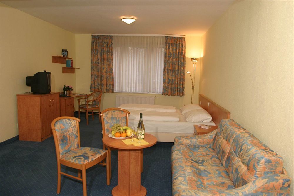 Hotel Am Kurfuerstenplatz - Messe Франкфурт-на-Майне Экстерьер фото